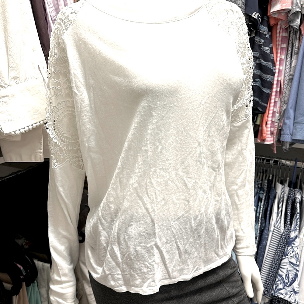 So Pretty! Lace/Linen Top - Picture 4 of 13